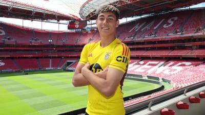 Benfica: Leonardo Lopes assina contrato profissional aos 16 anos - TVI