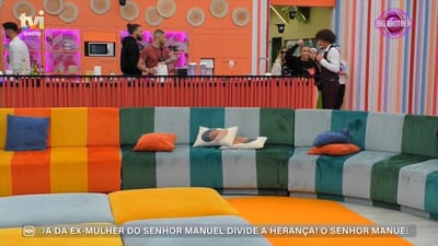 A ferver! Carolina Nunes chega ao limite com João Oliveira e bate na bancada da cozinha! Veja tudo - Big Brother