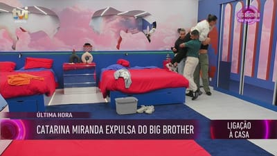 Após ser expulsa, Catarina Miranda é levada para o confessionário e mostra revolta em relação a João: «Aquele rapaz tirou-me tudo!» - Big Brother