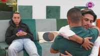 Panelo e Gabriel dão forte abraço após expulsão de Catarina Miranda - Big Brother