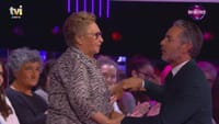 Inédito! Cláudio Ramos começa a gala a abraçar a avó Rosário que está com Catarina Miranda - Big Brother