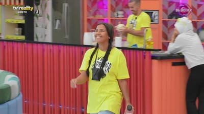 Inédito! Inês Morais faz gesto de vómito nas costas de Daniela Ventura - Big Brother