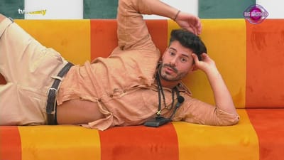 João Oliveira faz brincadeira e engana os colegas: «Ele está a fingir que conhece a Miranda mesmo lá de fora» - Big Brother