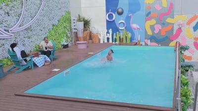 Inédito! David Maurício atira-se para a piscina para sabotar piquenique romántico entre André e Daniela - Big Brother
