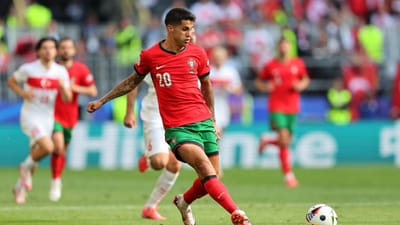 Cancelo: «Jogar por Portugal deixa-me emocionado, amo o que faço, amo o futebol» - TVI