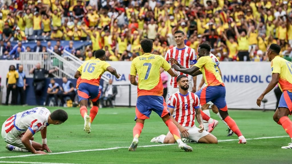 Copa América: Colômbia festeja um dos golos da vitória ante o Paraguai (LESLIE PLAZA JOHNSON/EPA)