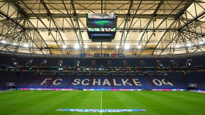 Um cervejoduto e uma capela: os «segredos» do estádio do Schalke 04 - TVI