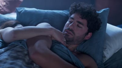 Tiago e Sal acordam nus na mesma cama - TVI
