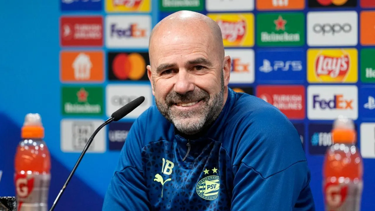 Peter Bosz elogia Farioli e destaca semelhanças defensivas entre FC Porto e Ajax