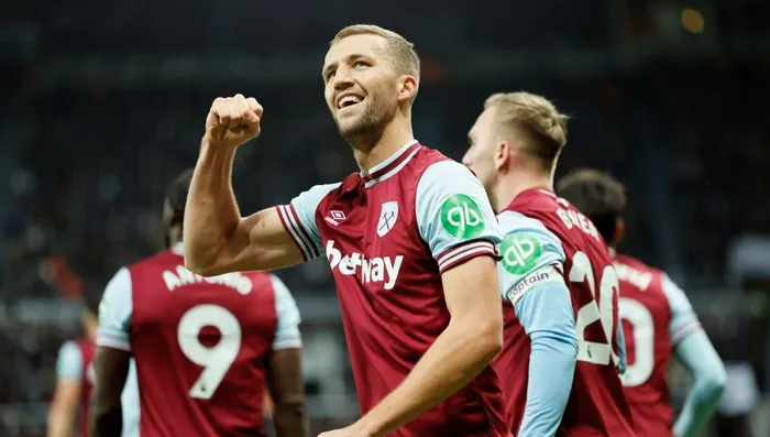OFICIAL: Soucek renova com o West Ham de Nuno Espírito Santo