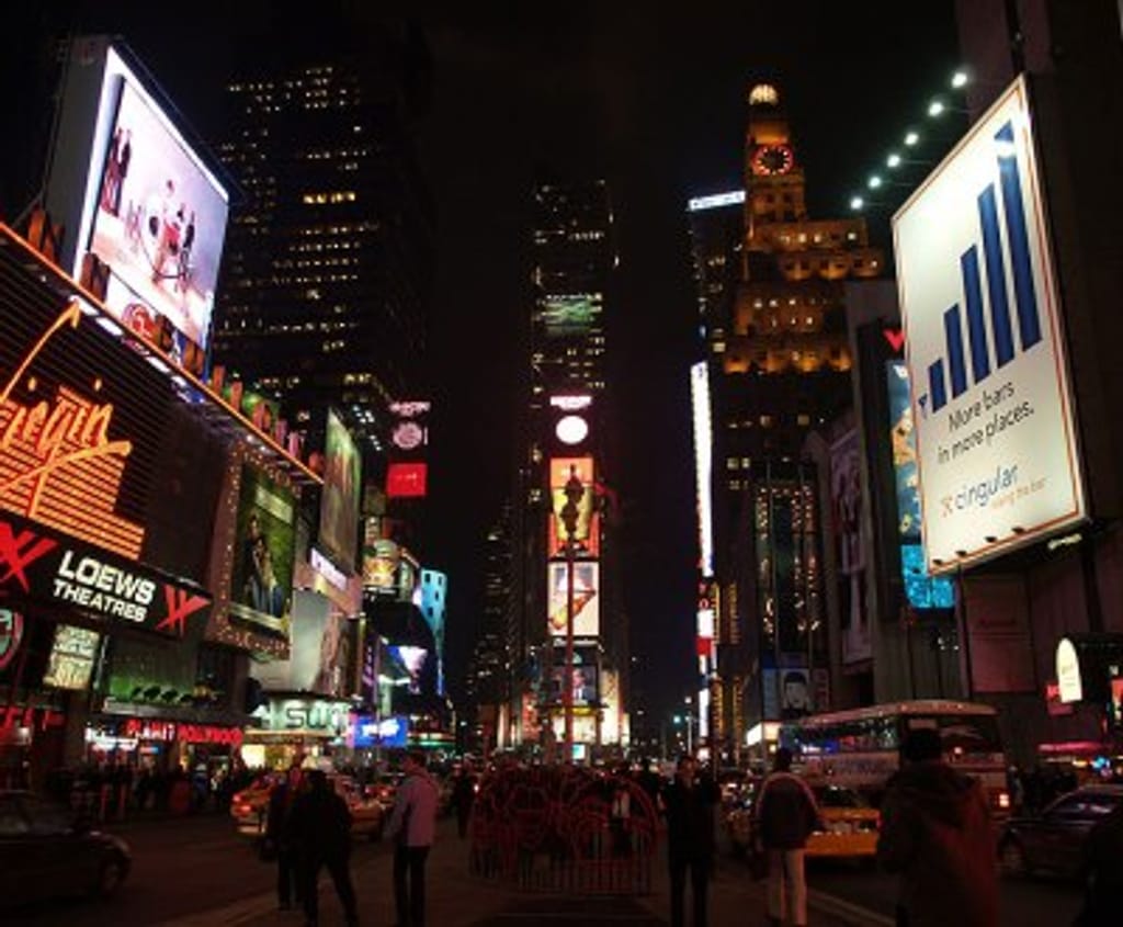 Nova Iorque, Times Square (Foto de Bartek Roszak, in Wikipedia)