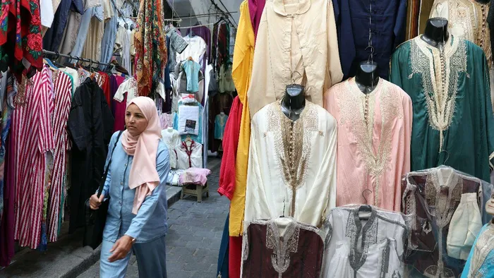 Irão ameaça agir contra mulheres sem véu e classifica falta de hijab como "nudez"