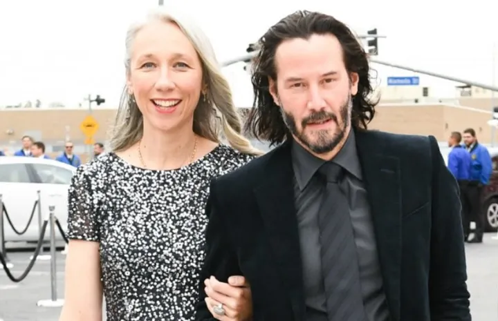 Keanu Reeves 'desfila' com nova namorada na passadeira vermelha | SOL