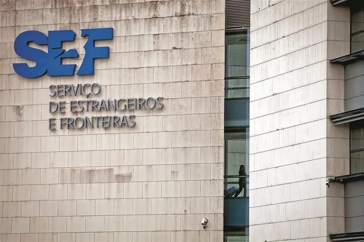 SEF controlou mais de 100 mil passageiros e PSP impediu 370 de viajar | SOL