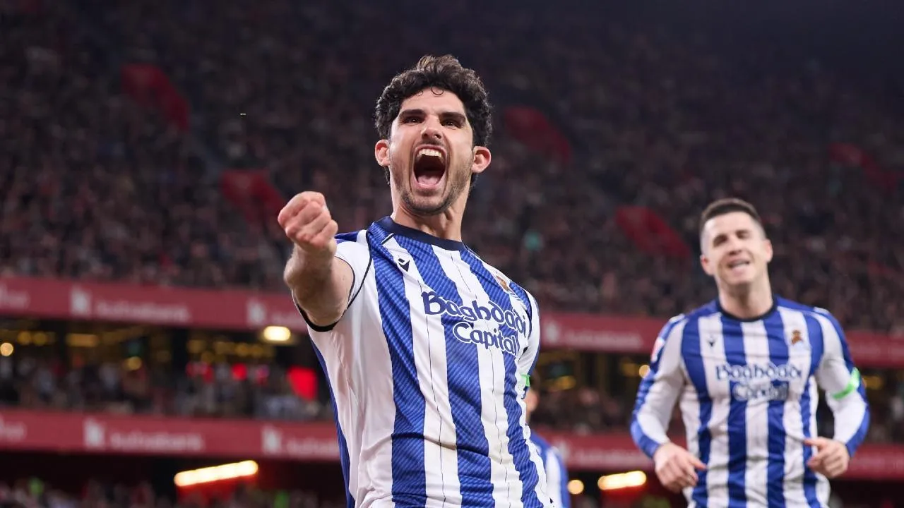 VÍDEO: Assistência involuntária de Guedes ajuda a bater o Levante de Luís Castro