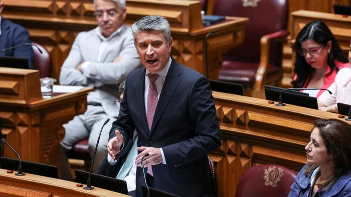 Habitação: “Para mim só há um caminho: é pegar na lei e metê-la na gaveta", diz José Luís Carneiro