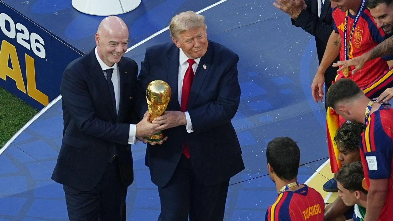 Infantino desculpa-se, mas Conselho da FIFA reclama esclarecimentos