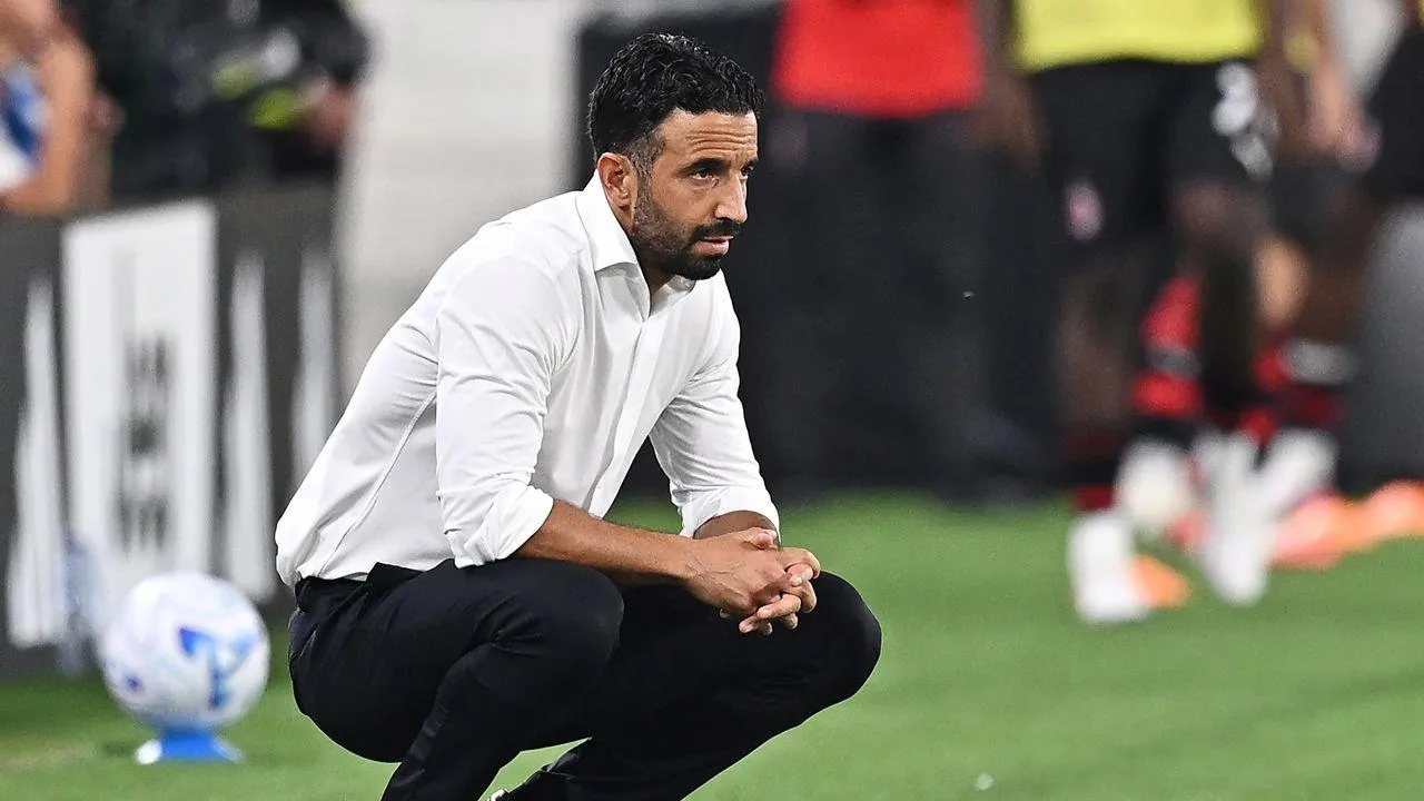 Ruben Amorim admite preocupação apesar da goleada do Milan em Salzburgo