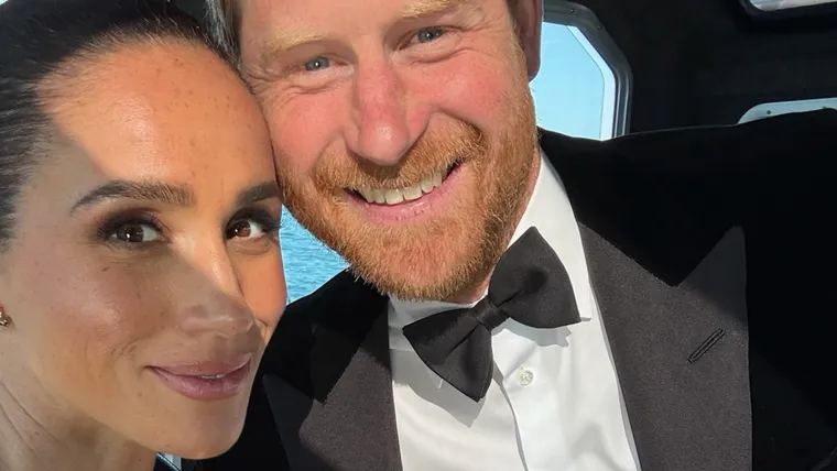 Meghan Markle e o Príncipe Harry regressam ao Reino Unido