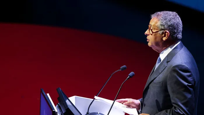 Seguro defende que "valorizar a República é valorizar os professores"