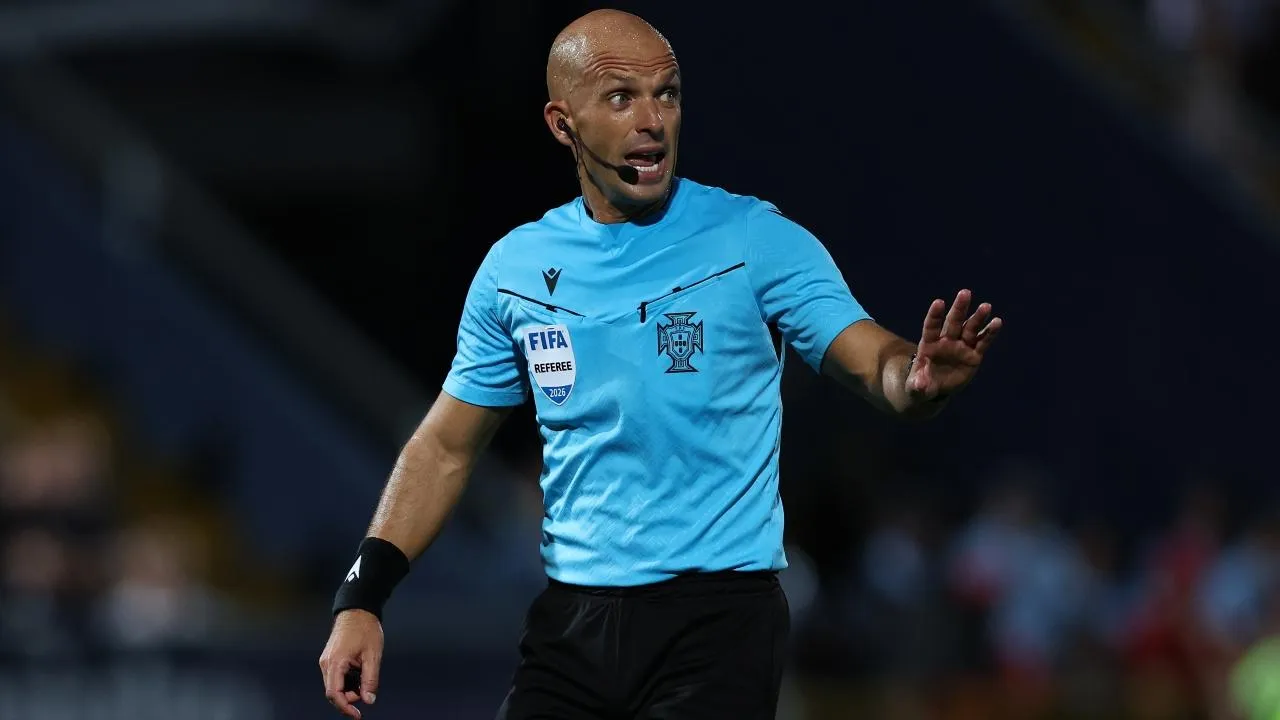 UEFA escolhe Luís Godinho para arbitrar Club Brugge-Lens na Liga dos Campeões