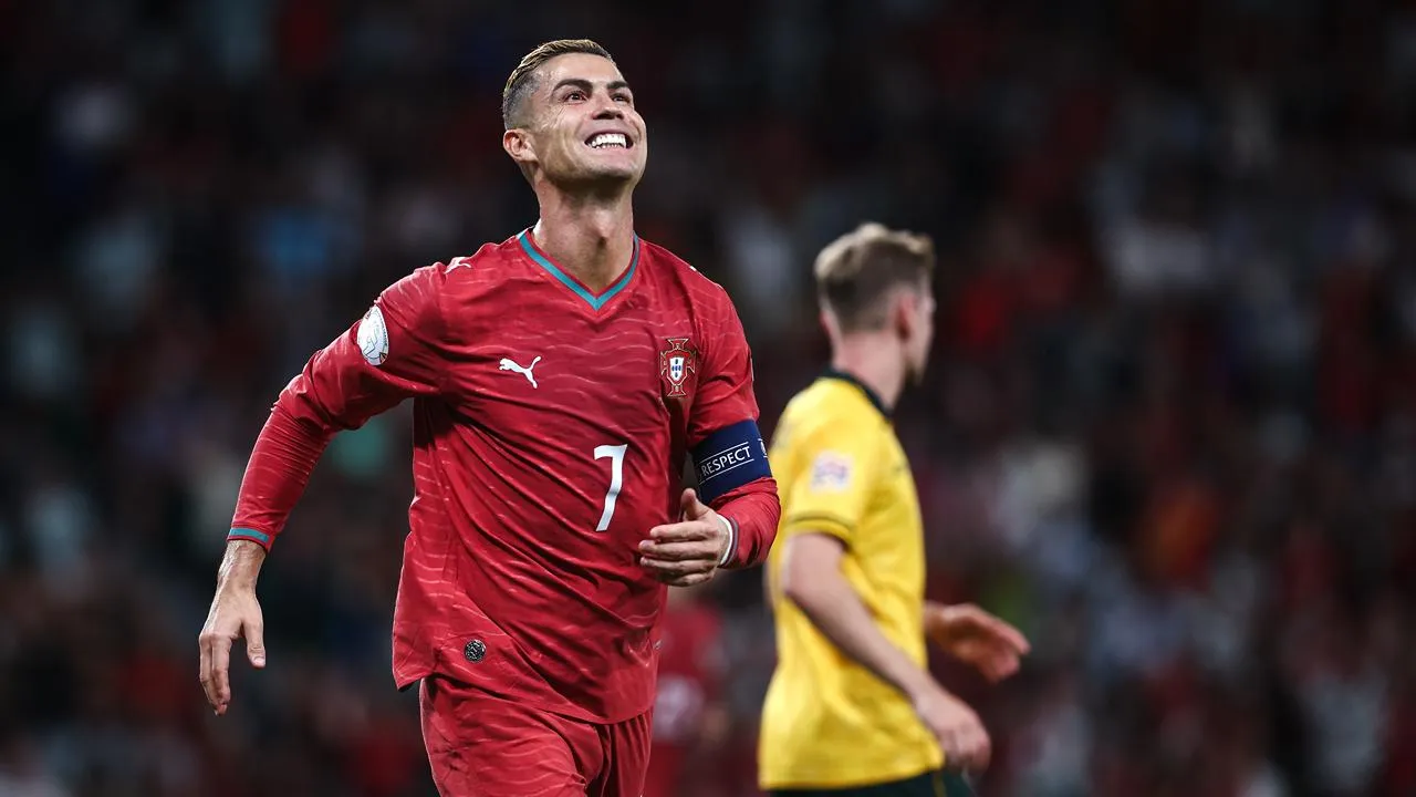 OFICIAL: Cristiano Ronaldo suspenso por 30 dias e multado em 255 euros