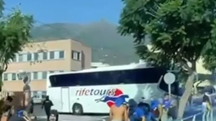 VÍDEO: violência de adeptos suspende jogo da Taça de Espanha