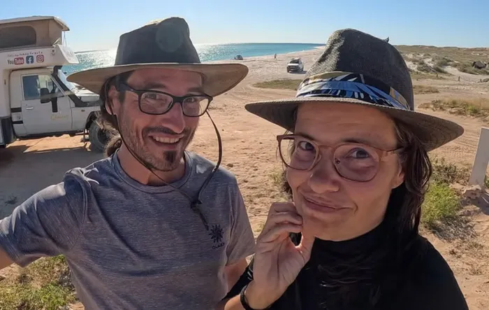 Conheceram-se na prisão, apaixonaram-se e há quase 20 anos que viajam pelo mundo de autocaravana