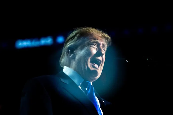 Por que Trump diz que não atacará o Irão antes das intercalares