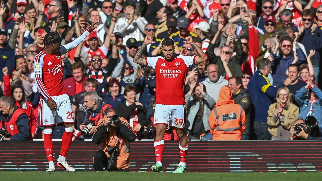 VÍDEO: Arsenal dá a volta ao Leeds e regressa às vitórias após susto