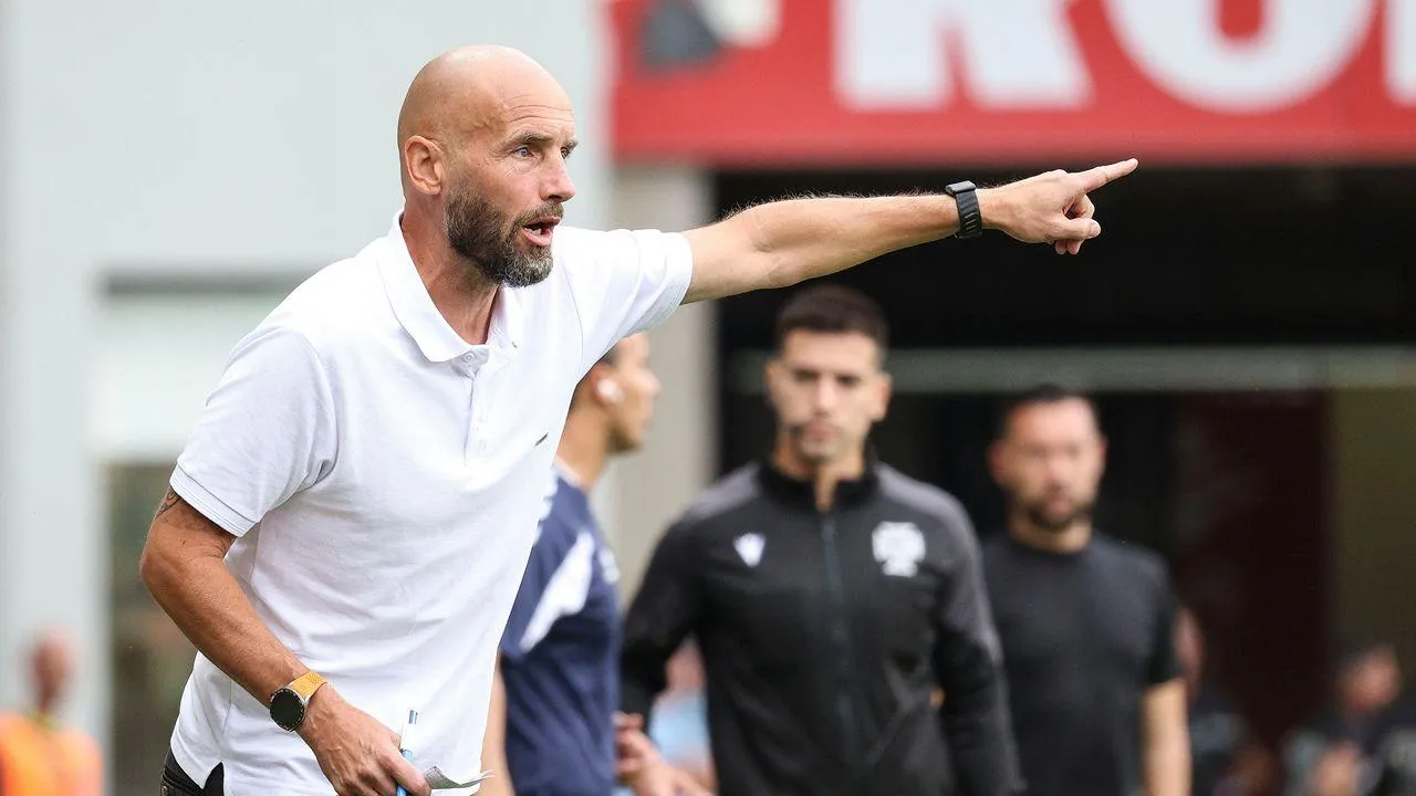 Van der Gaag surpreendido com inclinação do campo e satisfeito com luta do Marítimo