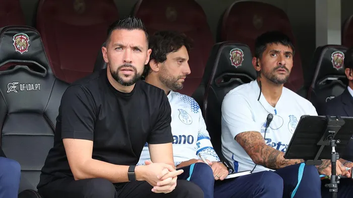 FC Porto viaja para Sevilha sem Bednarek e William Gomes