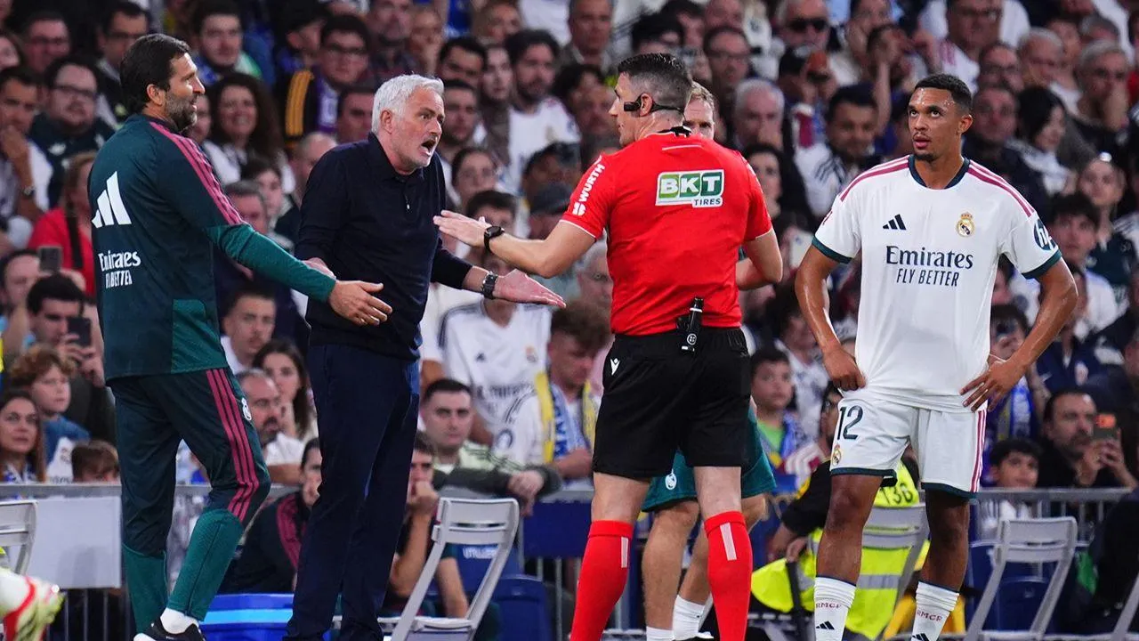 Mourinho opta pelo silêncio: «Quero estar no banco com Sevilha e Barcelona»