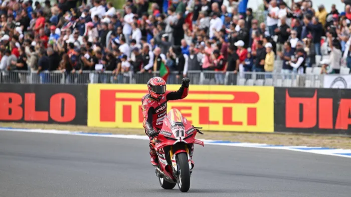 Superbikes: Bulega volta a vencer, Miguel Oliveira termina em oitavo