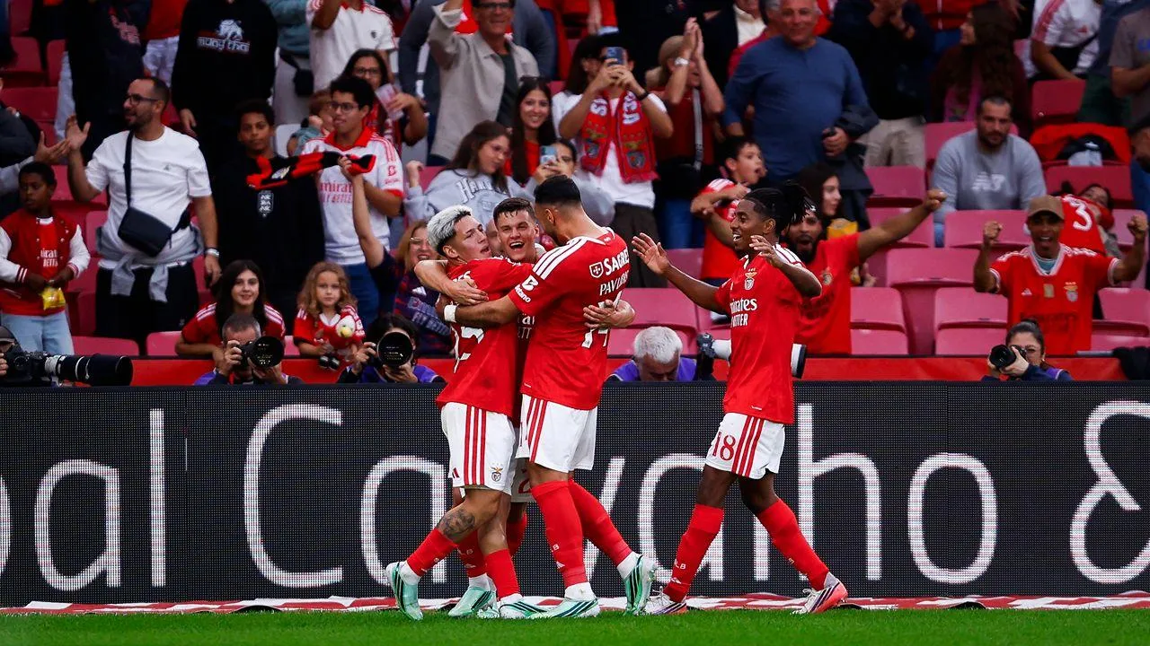 Benfica vence Vitória por 2-0 numa noite de duas faces na Luz