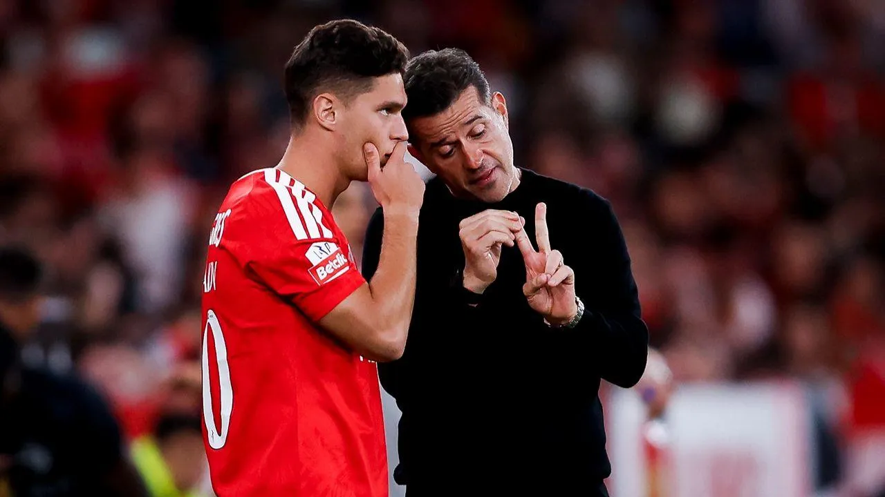 Sudakov evita comparar Marco Silva e Mourinho, mas admite sentir-se mais livre