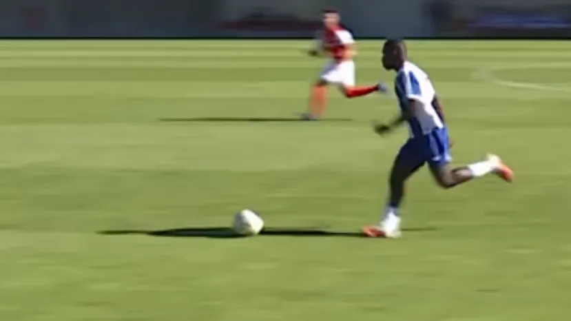 VÍDEO: Domingos Muxito marca golaço de longe pelos juniores do FC Porto
