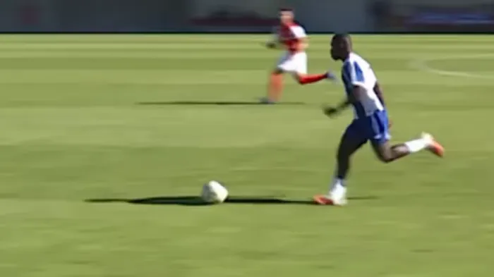 VÍDEO: júnior do FC Porto faz golaço para ver e rever