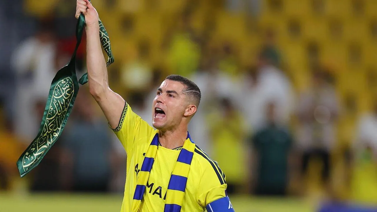 VÍDEO: Ronaldo celebra triunfo com símbolo da Arábia Saudita