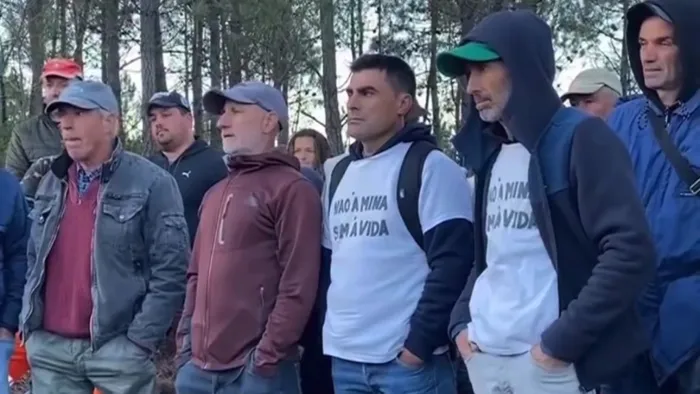 "Temos crianças a serem filmadas. Isto é crime": vídeo viral mostra tensão entre populares e GNR em aldeia portuguesa