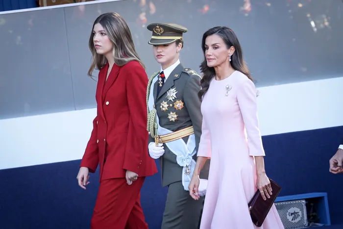 Infanta Sofia longe de Ceuta, mas no centro das atenções na imprensa espanhola pelo look digno de Letizia