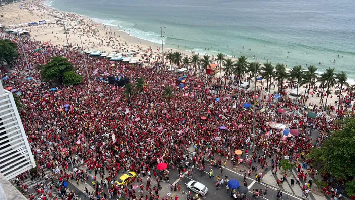 "Venho de uma família pobre e tive a oportunidade de me tornar médico através das suas políticas sociais": a CNN Portugal numa manifestação de apoio a Lula