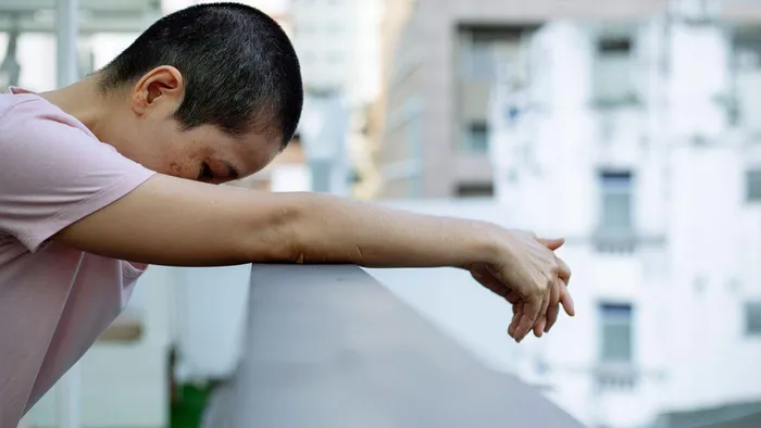 "Não sou a mesma pessoa". As dores, a fadiga, os medos, as sequelas. Como é viver depois de um cancro?