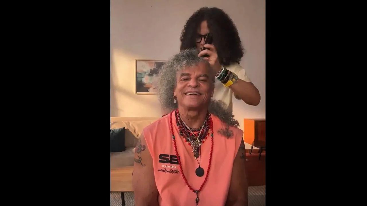 Valderrama despede-se da icónica cabeleira e rapa o cabelo após décadas