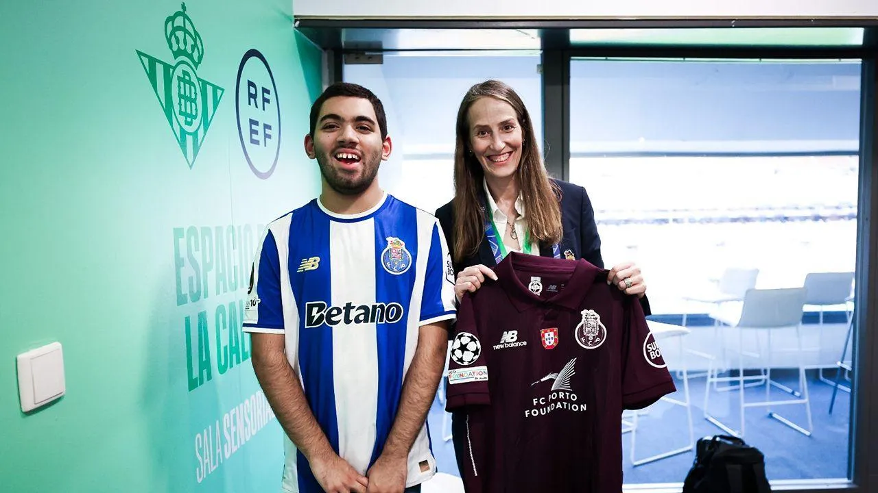 Bétis convida adepto do FC Porto com autismo a apoiar a equipa em Sevilha