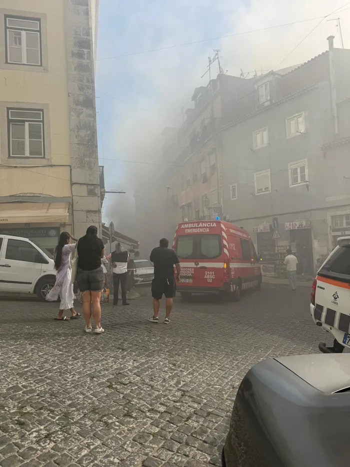 Incêndio deflagra num prédio em obras em Alfama