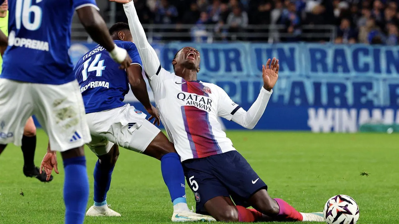 PSG acabou com dez após saída de Nuno Mendes: Luis Enrique optou pela precaução