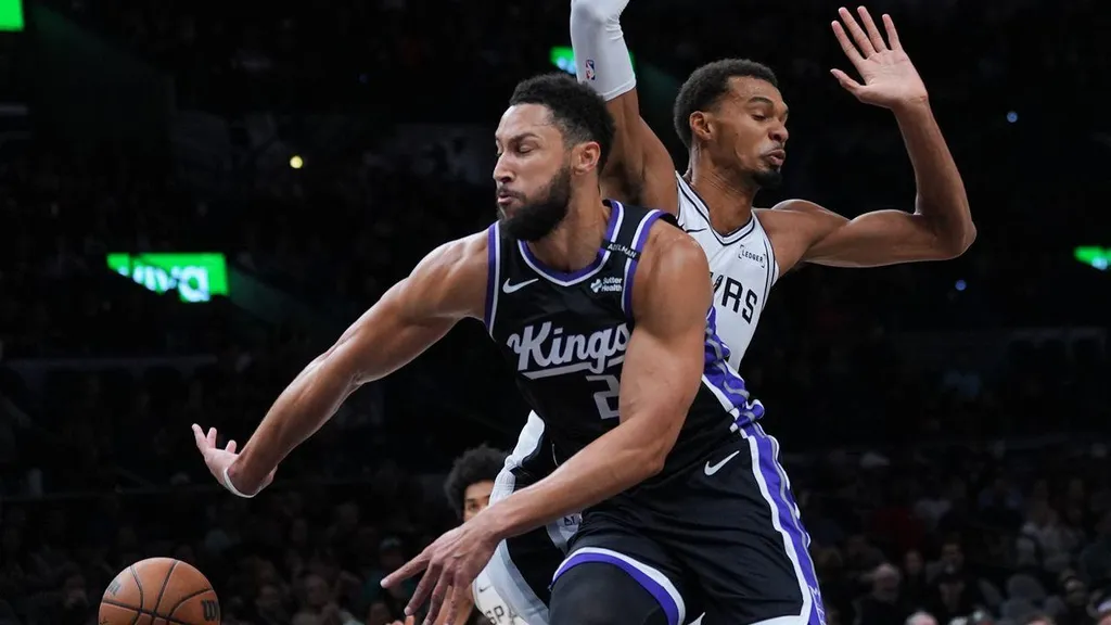 Ben Simmons rompe tendão de Aquiles e deverá falhar toda a temporada na ...