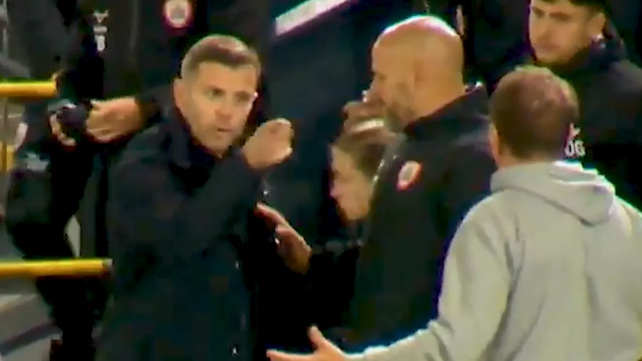Wilshere discute com técnico do Barnsley e faz lembrar tensão entre Conte e Tuchel