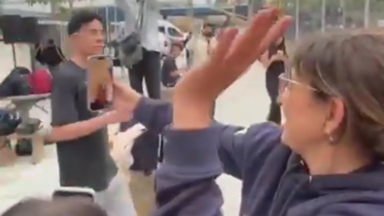 VÍDEO: mãe de Mbappé surpreende alunos no Brasil com videochamada para o filho